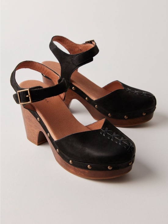 Free People Shoes - Free people Doub’s clogs in black size 7 women’s